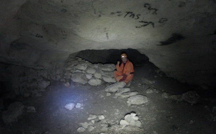 Pestera Limanu, sectorul II, galeria 29, zid despartitor - Sursa: Gigi Dragomir