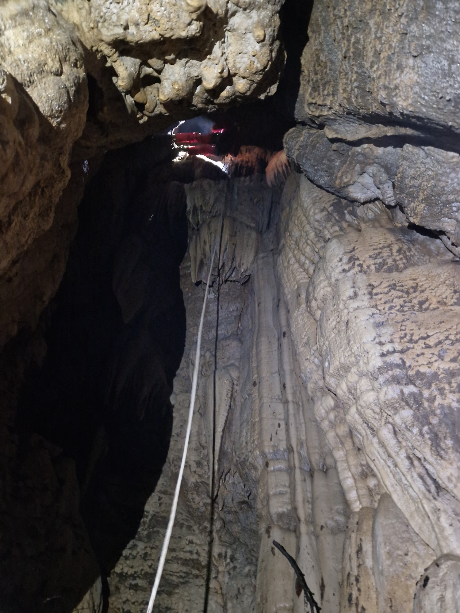 Avenul Bujorului - Image 1