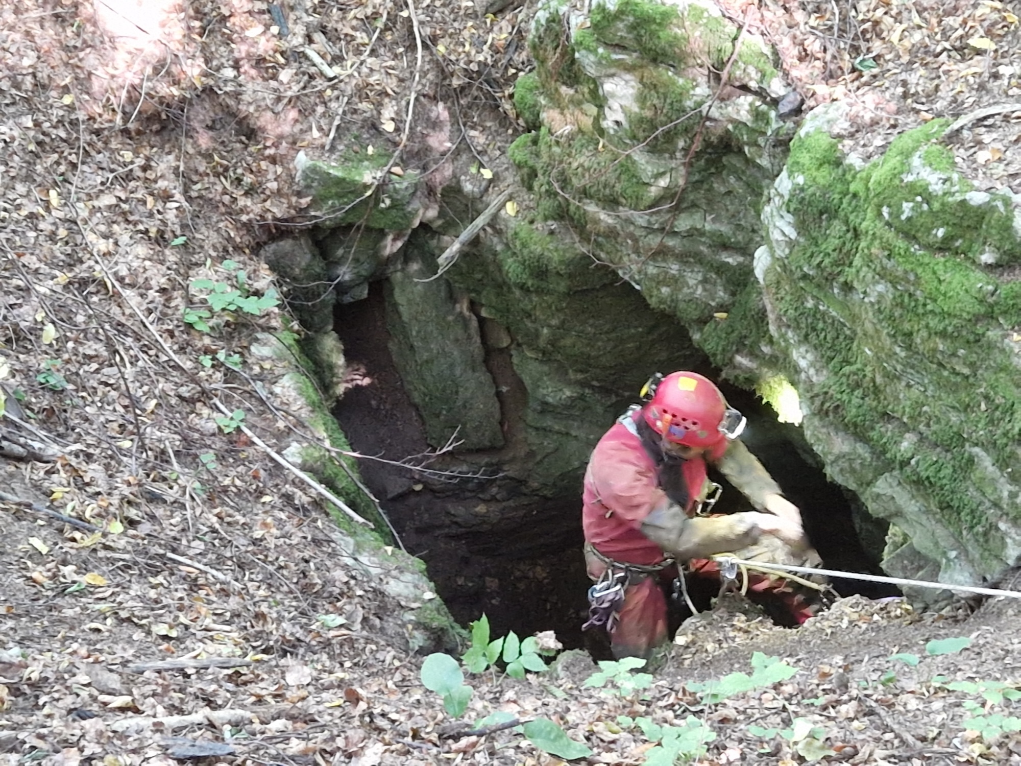 Avenul Bujorului - Image 2