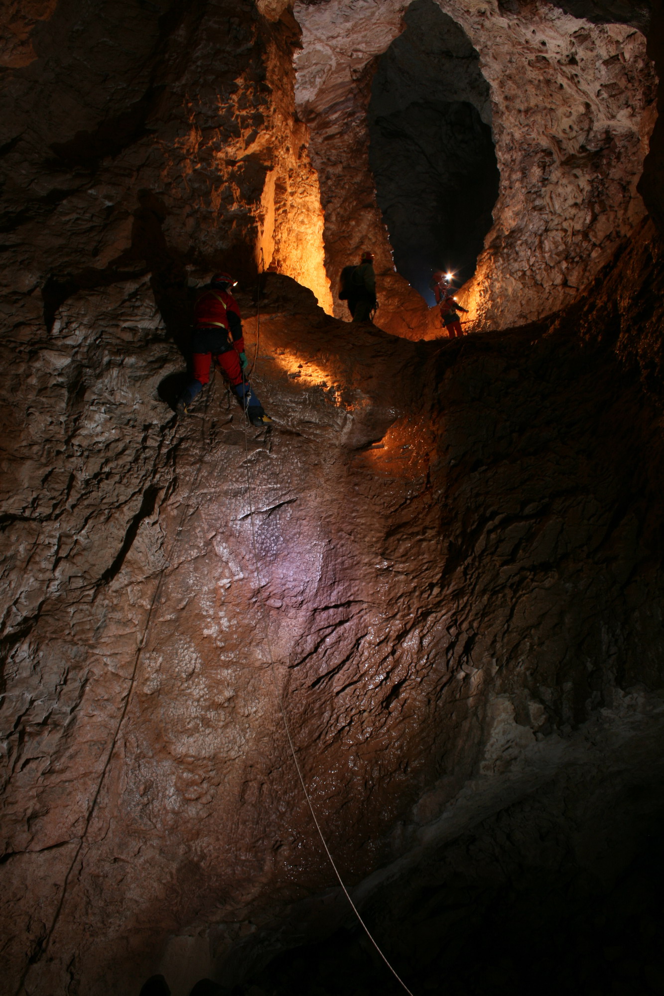 Avenul-din-Sesuri-foto-Cristina-Stika-Aug-2009