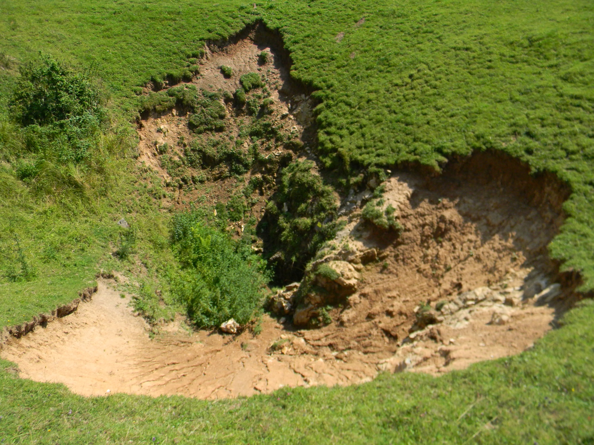 Avenul Prăbuşit de la Tinoasa - Image 1
