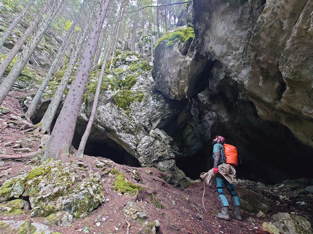 Peștera Nr.4 din Scocul Scorotei - Image 1