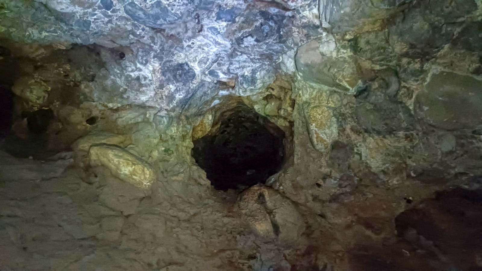 Peştera "Căsoaia lui Ladaş" - Image 4