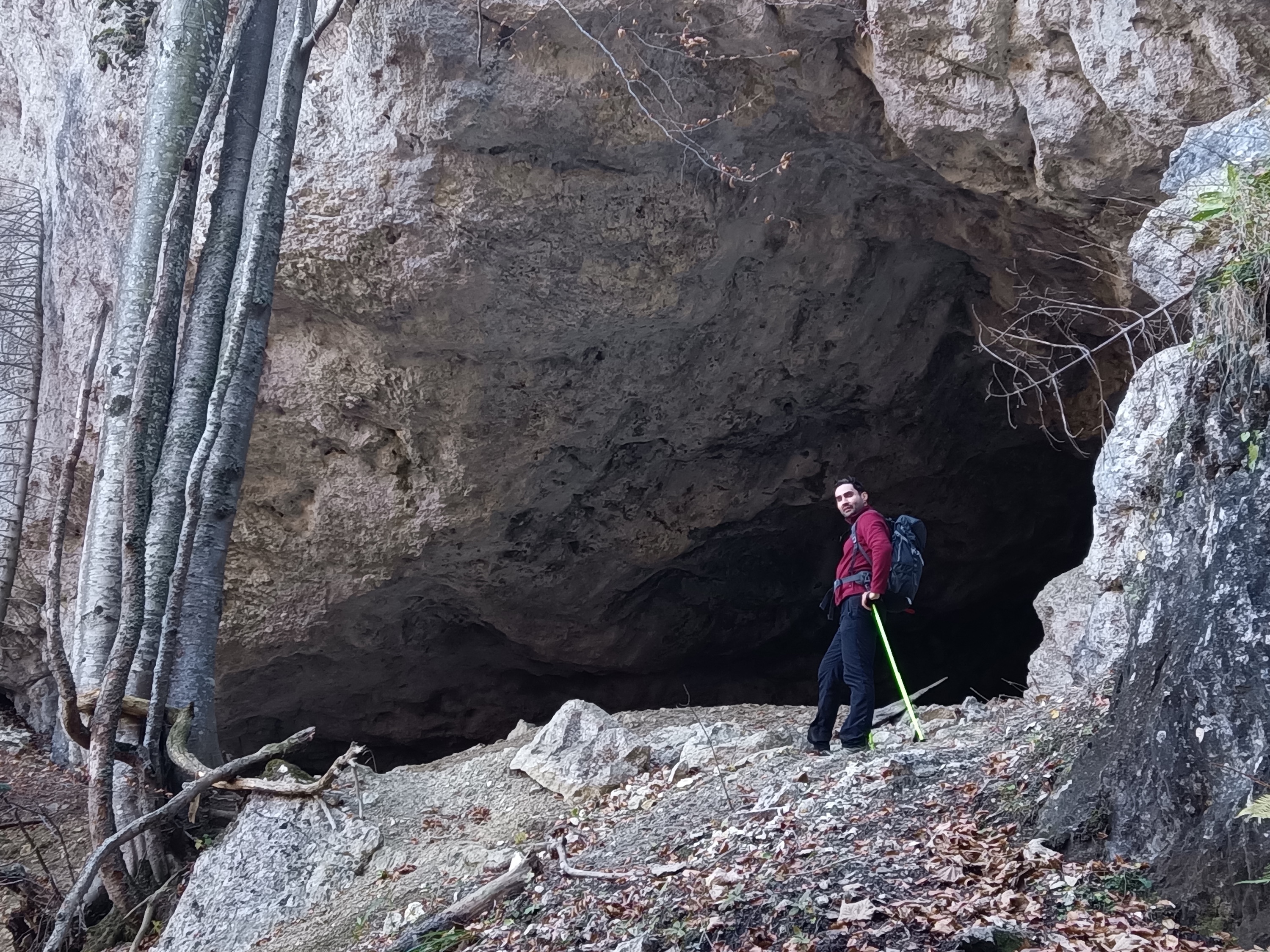 Intrarea in Peștera Urșilor