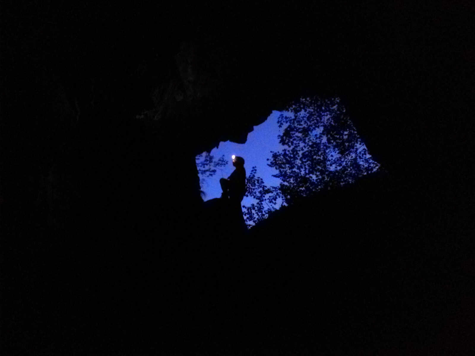 Pestera cu Gheata de la Valea de Pesti intrare, foto G. Dragomir