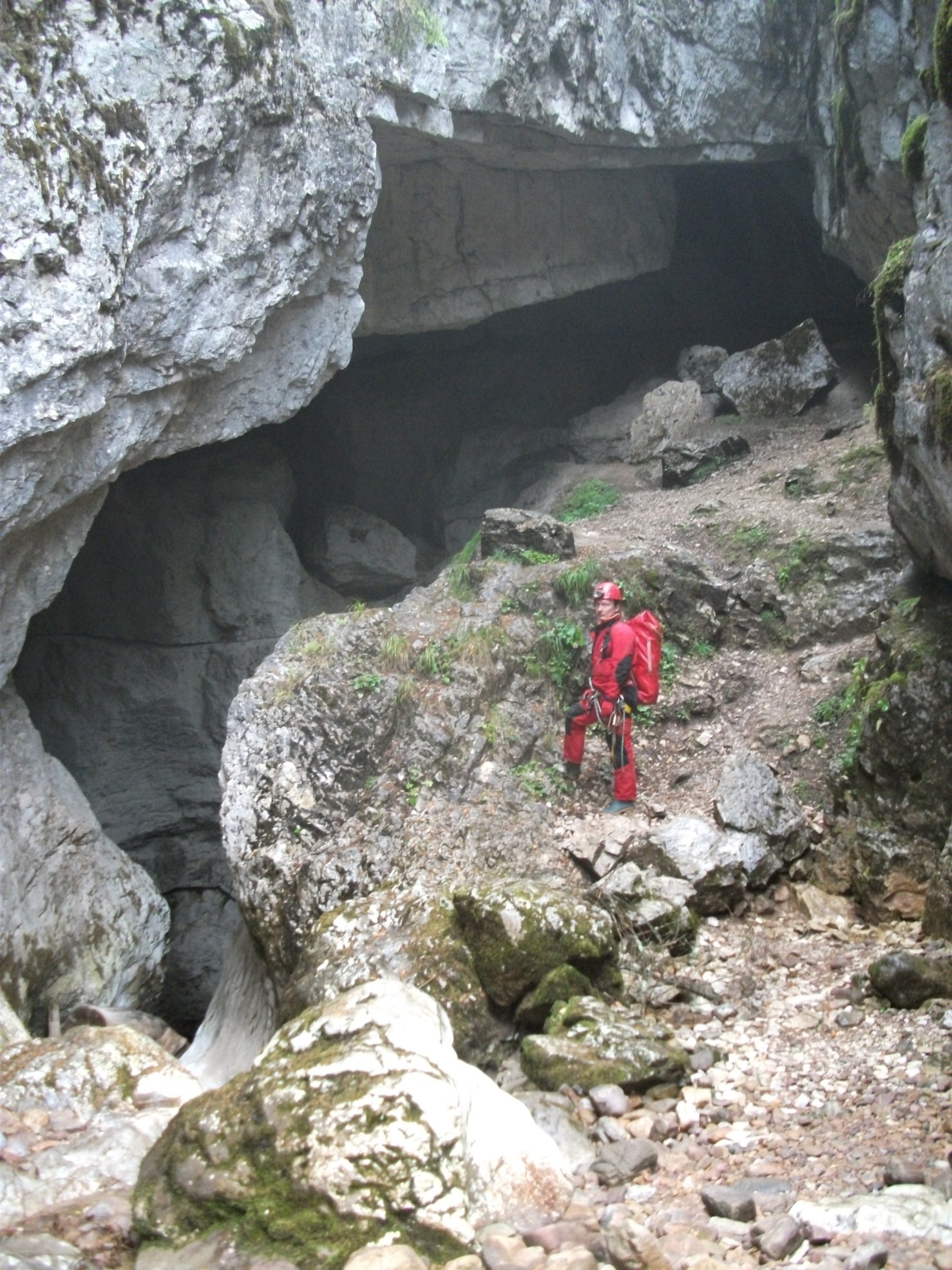 Portal Pestera Caput - Foto: Czumbil Attila