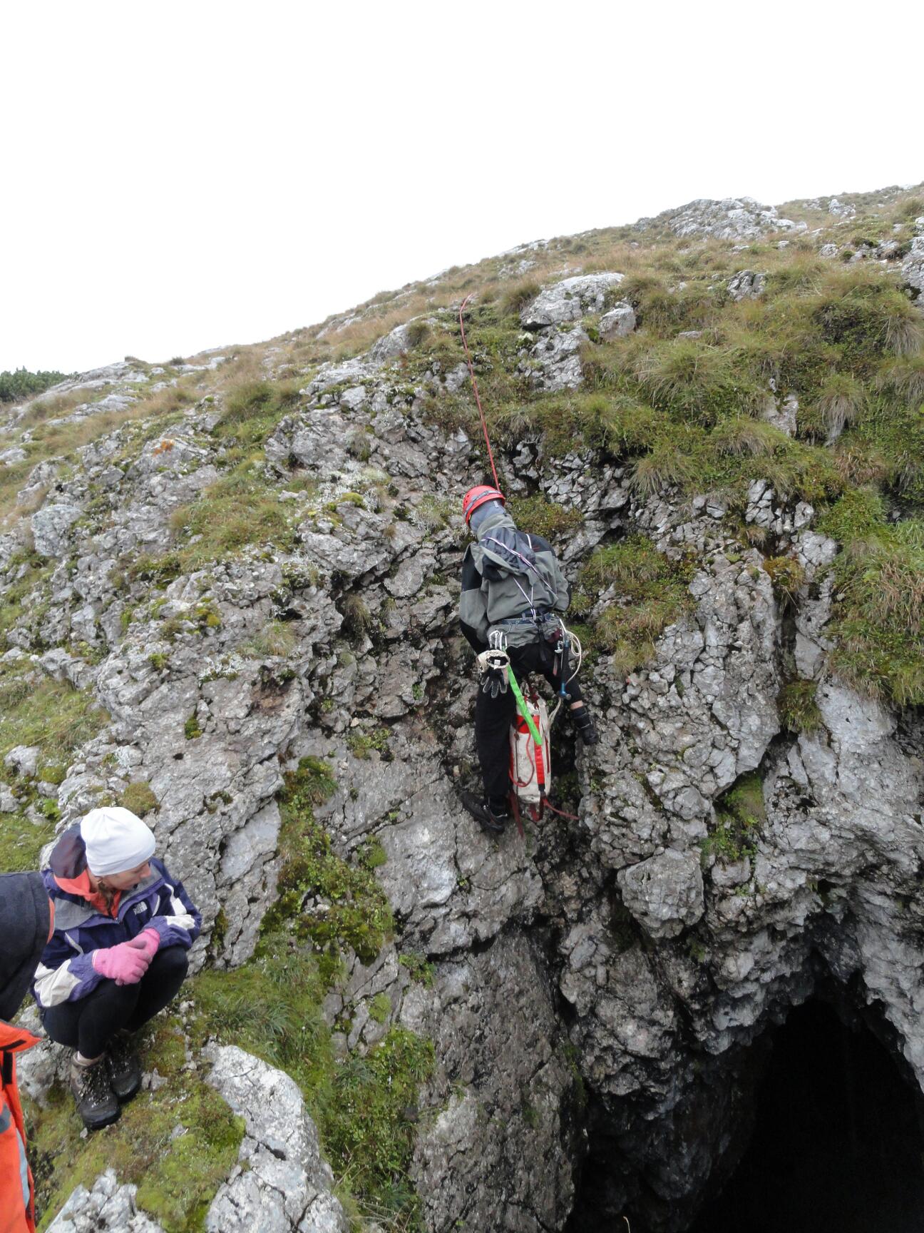 Avenul Mic de la Colții Țapului foto Poli 2010