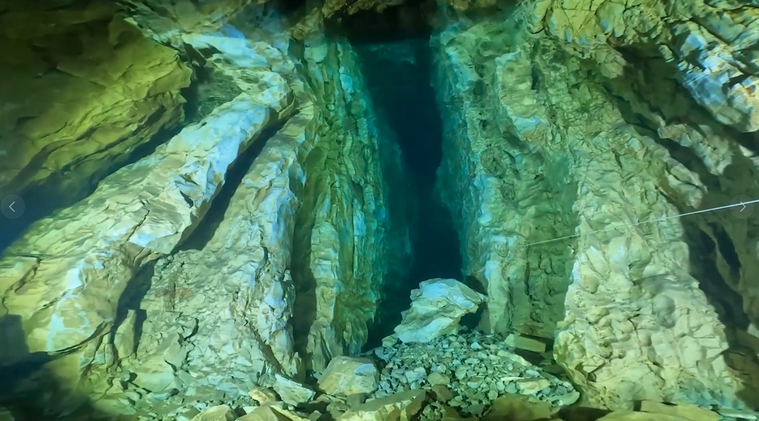 Sifonul 1 - Peștera de la Contu - Autor: Cristi Mitrofan