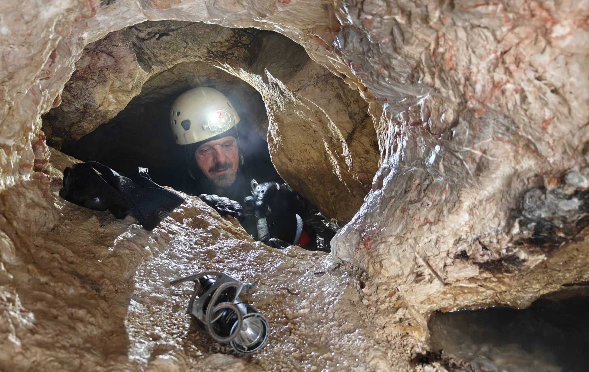 Radu la intrarea in Pestera Izbucul lui Sebi